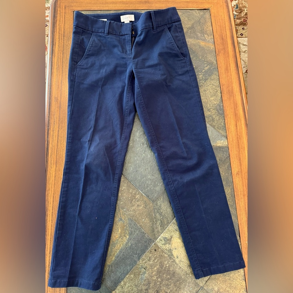 Loft women's size 0, navy,  modern day chino crop pants.